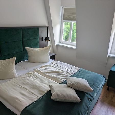 Seehotel Ecktannen Waren  Buitenkant foto
