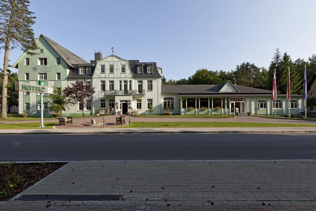 Seehotel Ecktannen Waren  Buitenkant foto