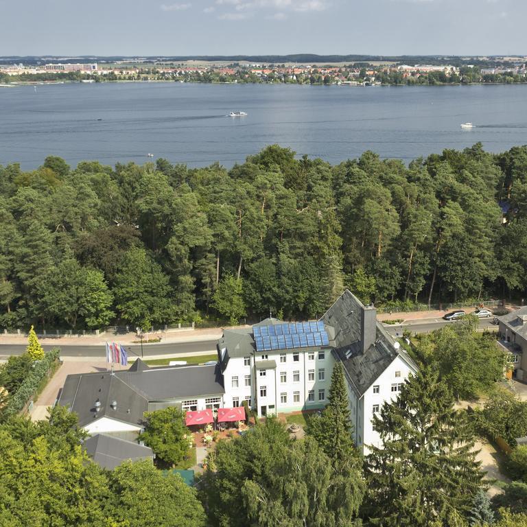 Seehotel Ecktannen Waren  Buitenkant foto