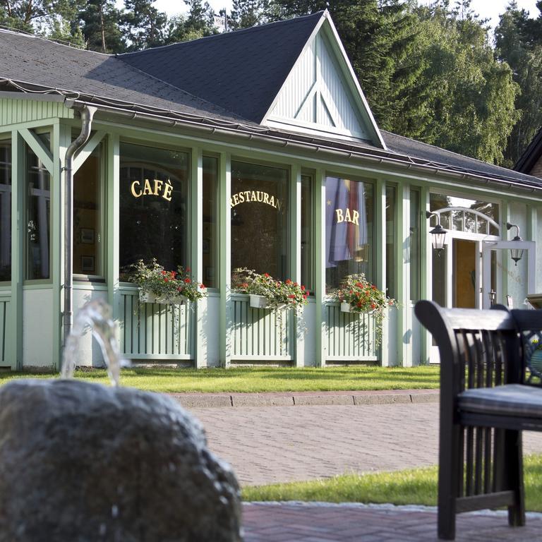 Seehotel Ecktannen Waren  Buitenkant foto