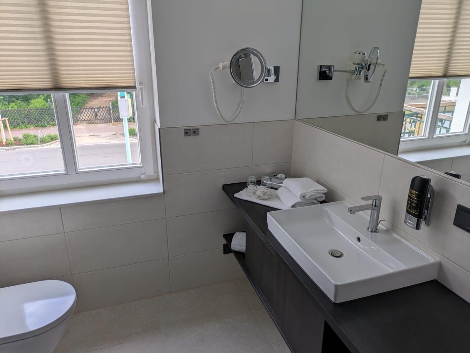 Seehotel Ecktannen Waren  Buitenkant foto