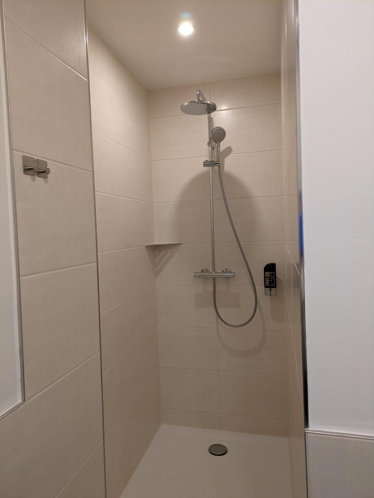 Seehotel Ecktannen Waren  Buitenkant foto