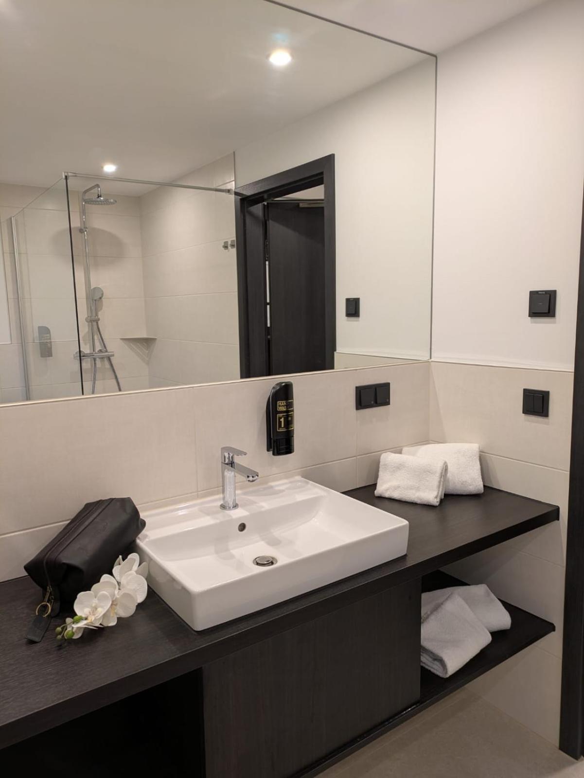 Seehotel Ecktannen Waren  Buitenkant foto