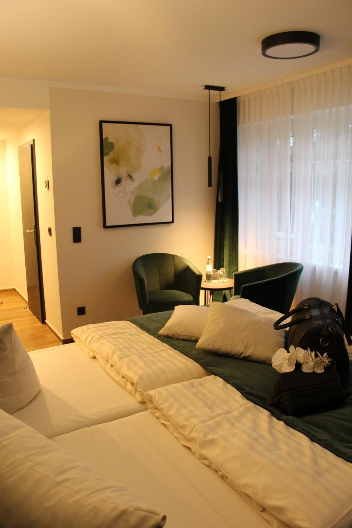Seehotel Ecktannen Waren  Buitenkant foto