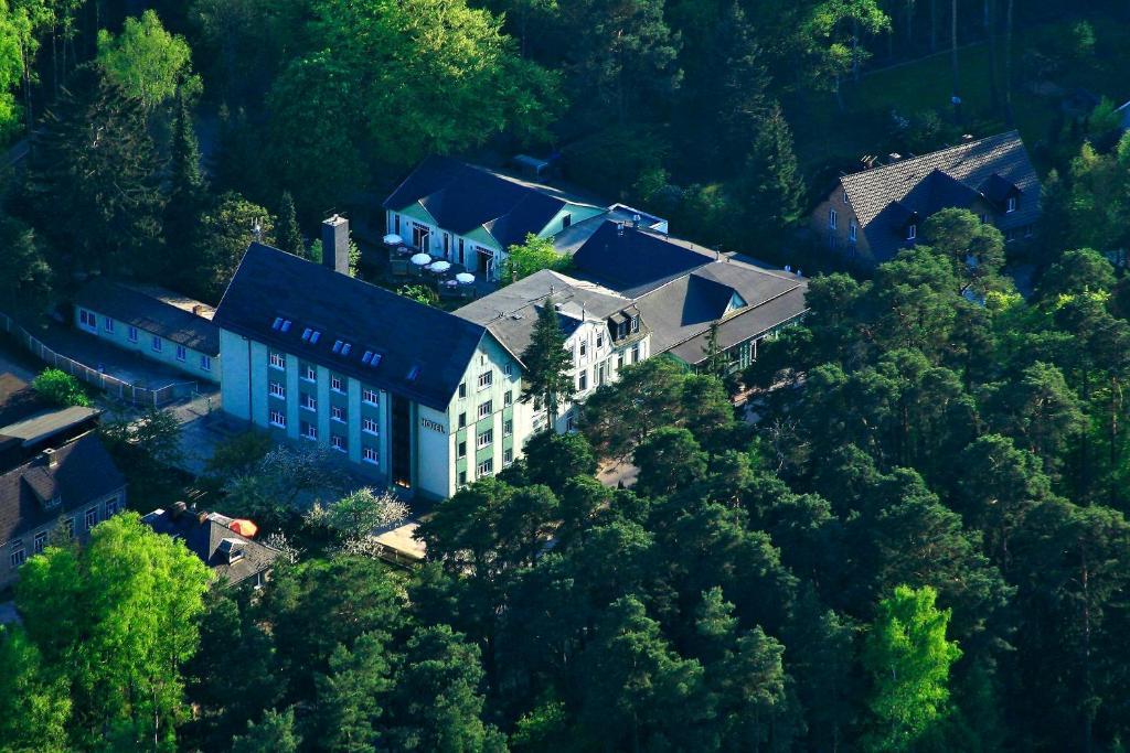 Seehotel Ecktannen Waren  Buitenkant foto